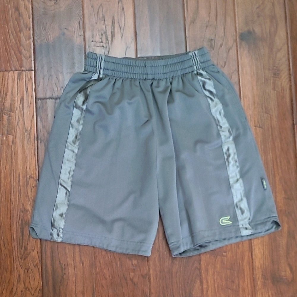 💥Colosseum Athletics boy's gray athletic shorts with a logo detail size XL (20)